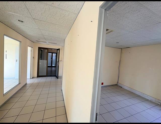 101M² OFFICE TO LET IN FOURWAYS